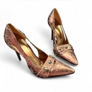 Carlos Santana Powerhouse Bronze pointed toe pumps